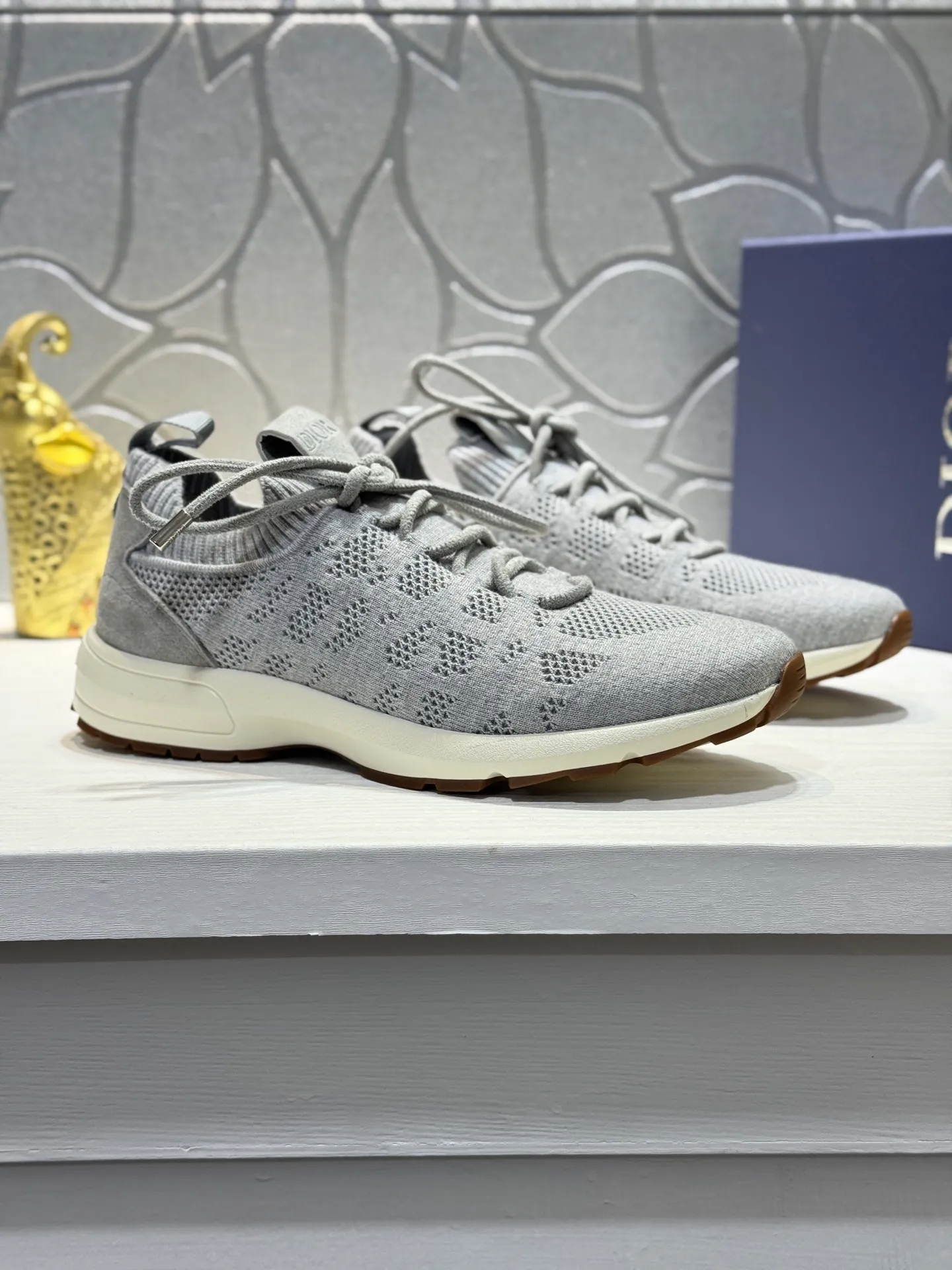 Men's shoes💰400【New style】🎠🎠Dior🔍Top purchasing agent🇮🇹 Di The new super-popular sneakers from the popular sneakers are synchronized with the new counters. The uppers are made of flying woven fabrics, and the logo logo on the tongue is perfectly reproduced with complex craftsmanship that is a must-have for fashionistas. The soles: the original soles are specially provided by the original factory, and the exclusive molded soles are super comfortable. The original factory orders, 🔍🔍multiple colors are available, you can go in and out of the counter at will, welcome to compare, a must-have for fashionable men. Code number: 38-44 (45 customized